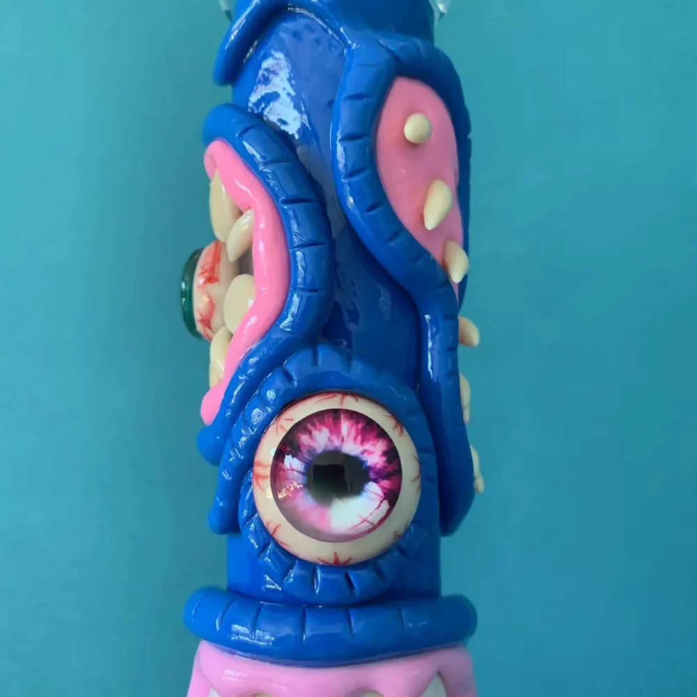 Bongs with monster expressions (1)