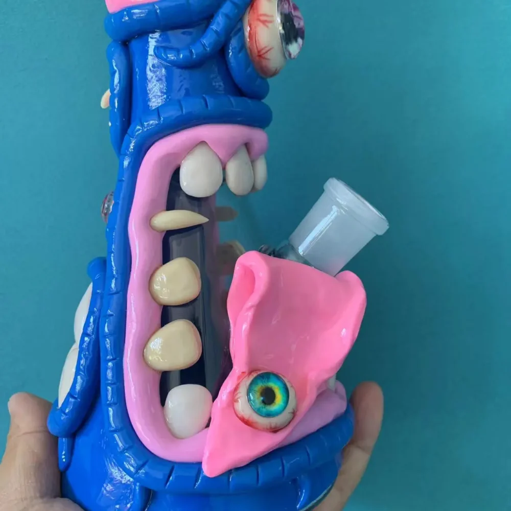Bongs with monster expressions (1)